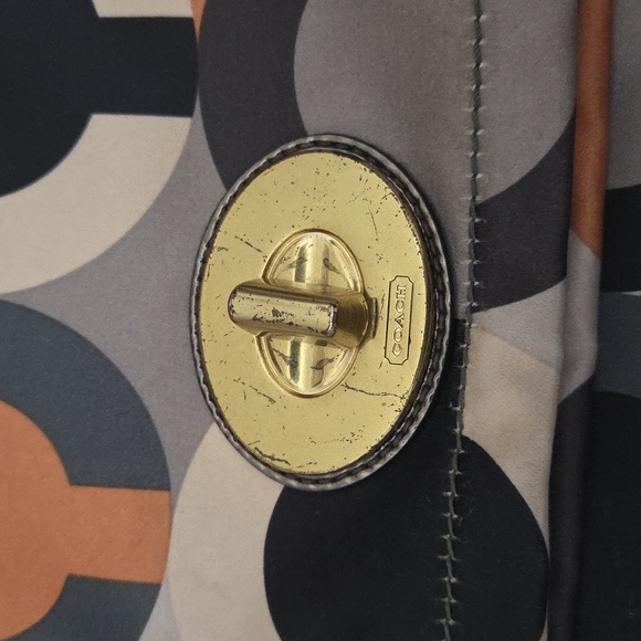 Coach Amanda Clutch - Picture 2 of 9